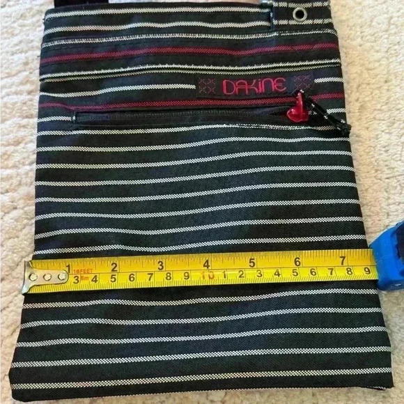 Dakine unisex crossbody - Picture 4 of 9